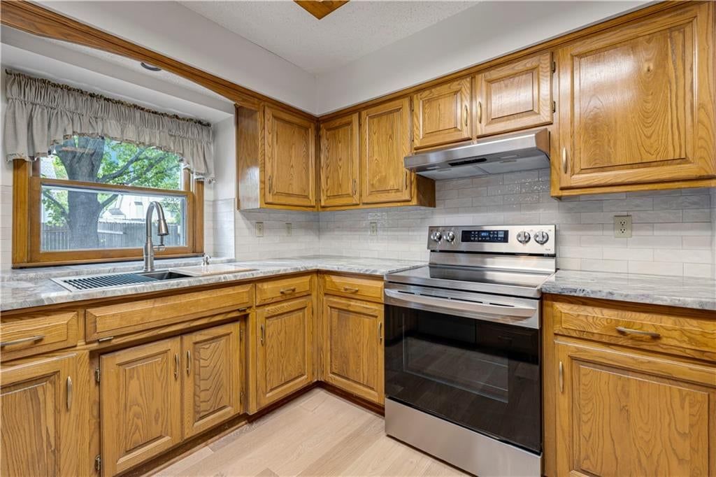 Photo 17 of 48 - 15221 W 84th Terrace, Lenexa, KS 66219
