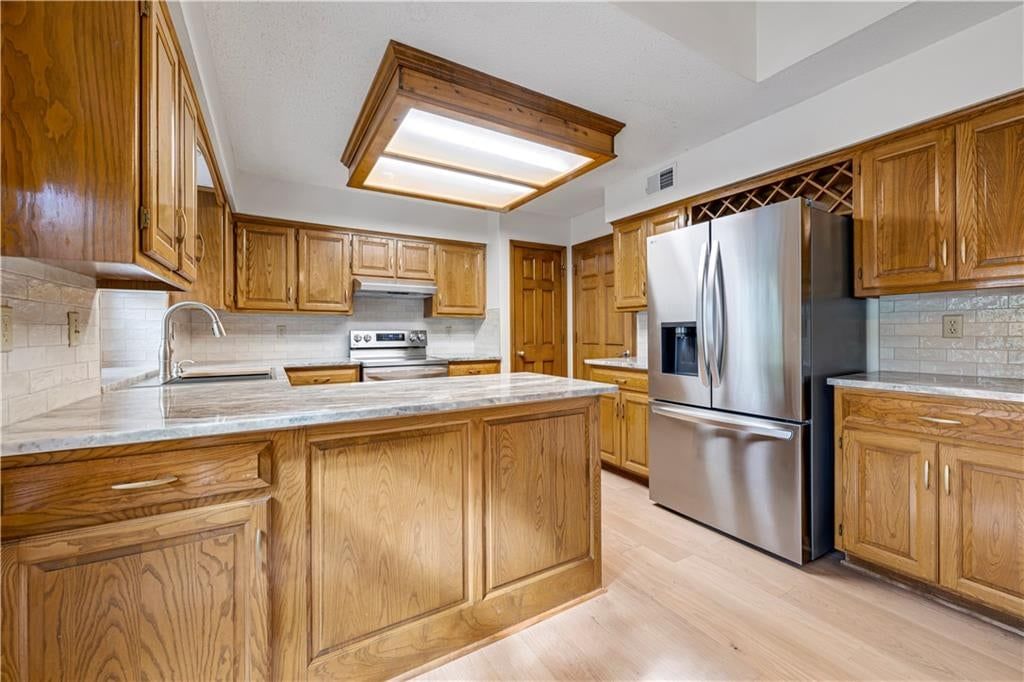 Photo 16 of 48 - 15221 W 84th Terrace, Lenexa, KS 66219