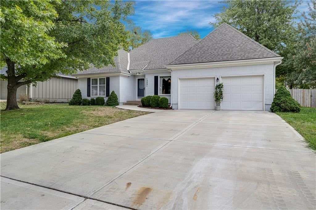 Photo 3 of 48 - 15221 W 84th Terrace, Lenexa, KS 66219