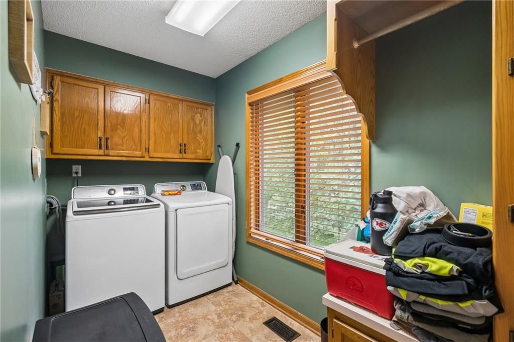 Photo 19 of 25 - 7314 N olive Street, Kansas City, MO 64118