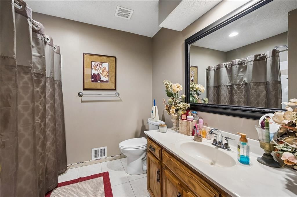 Photo 14 of 25 - 7314 N olive Street, Kansas City, MO 64118
