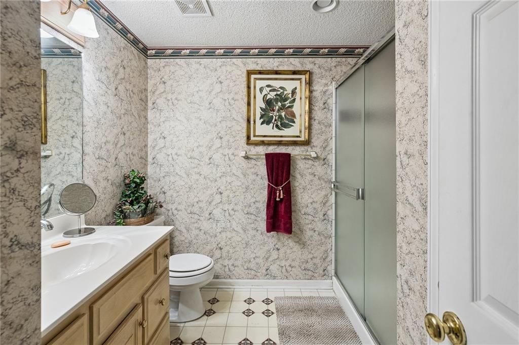 Photo 18 of 25 - 7314 N olive Street, Kansas City, MO 64118