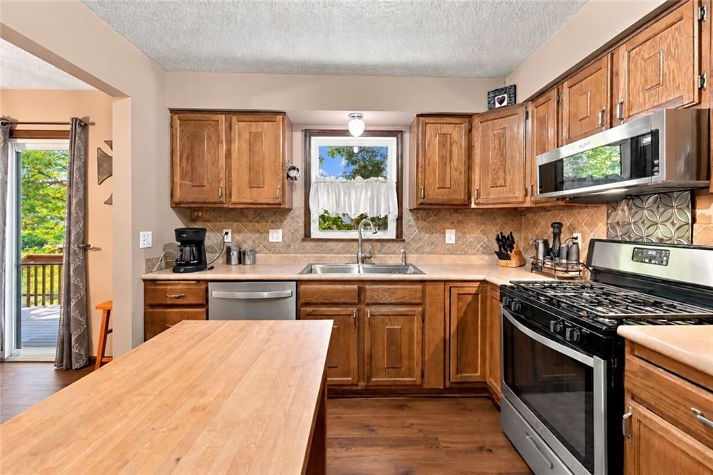 Photo 5 of 23 - 1926 SW 4th Street, Lee's Summit, MO 64081