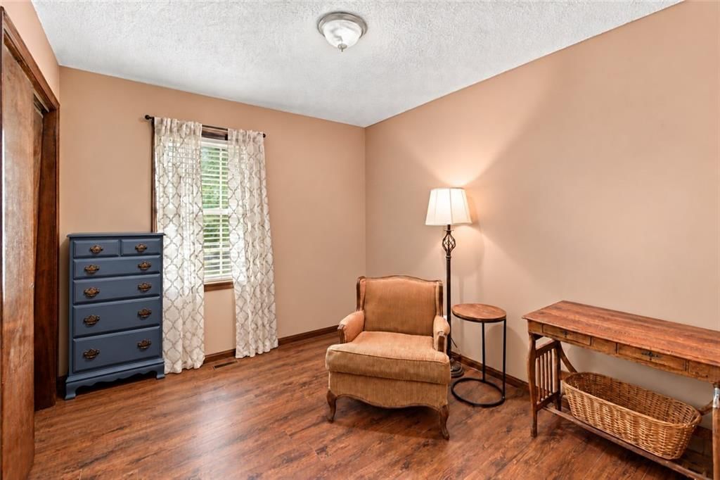 Photo 14 of 23 - 1926 SW 4th Street, Lee's Summit, MO 64081