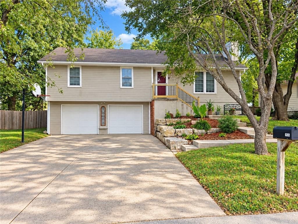 1926 4th Street, Lee's Summit, MO: listing photo 2