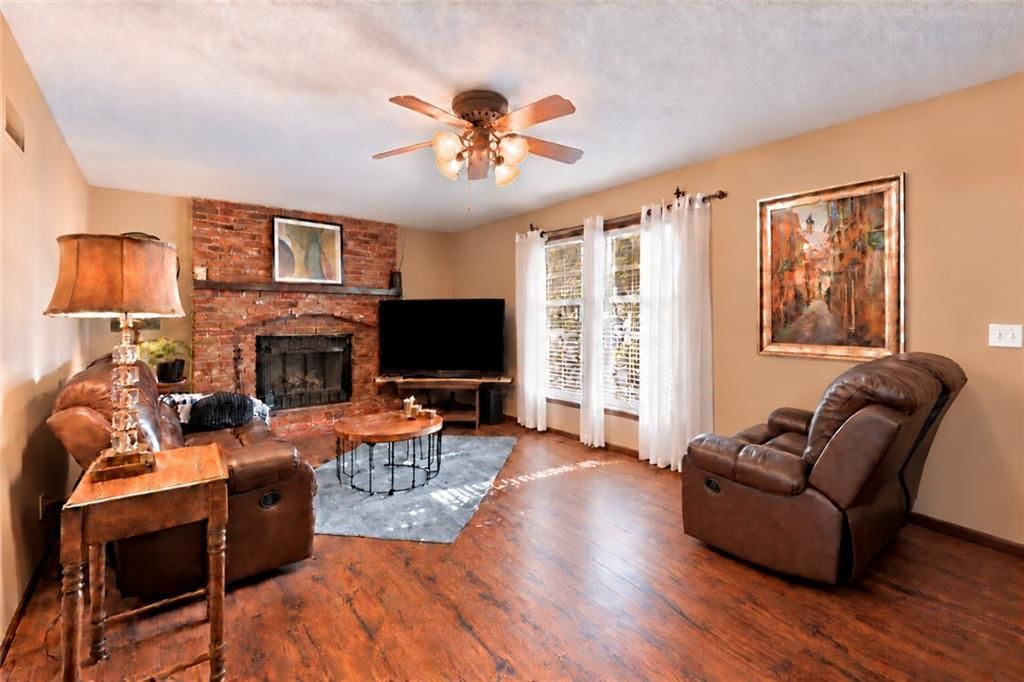 Photo 16 of 23 - 1926 SW 4th Street, Lee's Summit, MO 64081