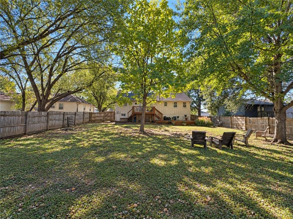 Photo 5 of 10 - 1926 4th Street, Lee's Summit, MO 64081