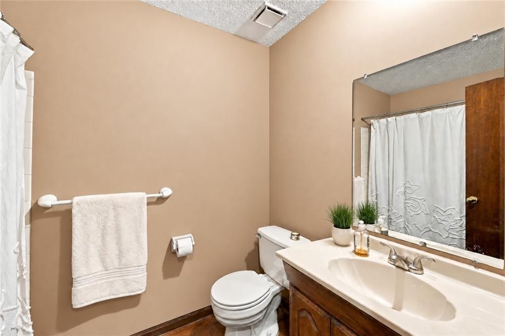 Photo 12 of 23 - 1926 SW 4th Street, Lee's Summit, MO 64081