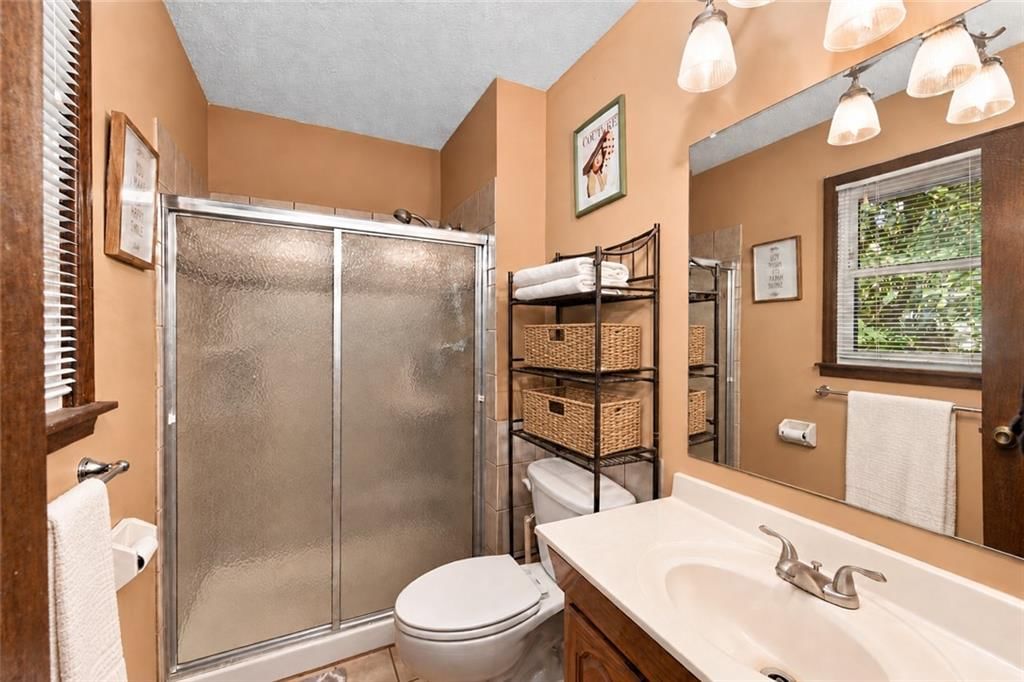 Photo 13 of 23 - 1926 SW 4th Street, Lee's Summit, MO 64081