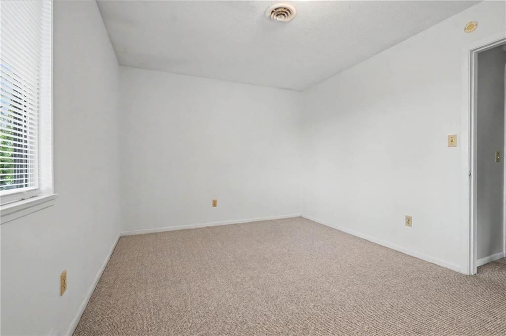 Photo 10 of 24 - 9734 Hadley Drive, Overland Park, KS 66212