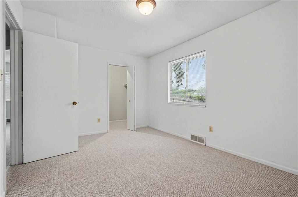 Photo 11 of 24 - 9734 Hadley Drive, Overland Park, KS 66212