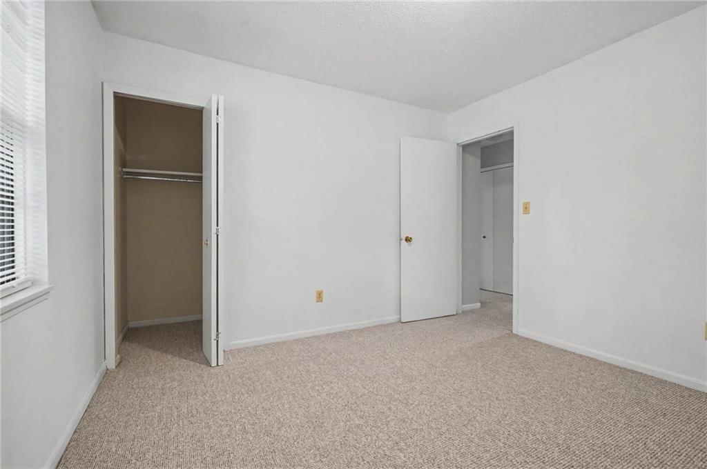Photo 12 of 24 - 9734 Hadley Drive, Overland Park, KS 66212