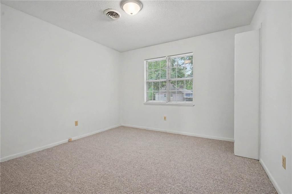Photo 13 of 24 - 9734 Hadley Drive, Overland Park, KS 66212