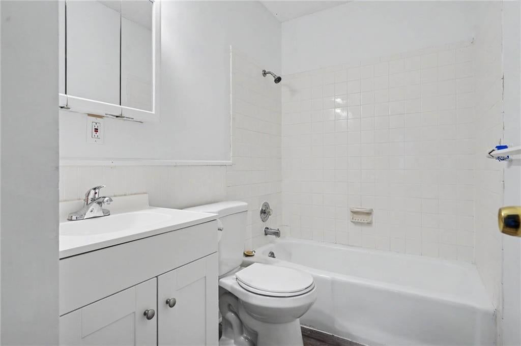 Photo 14 of 24 - 9734 Hadley Drive, Overland Park, KS 66212