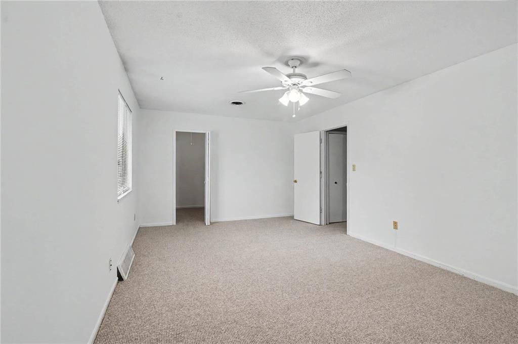 Photo 16 of 24 - 9734 Hadley Drive, Overland Park, KS 66212