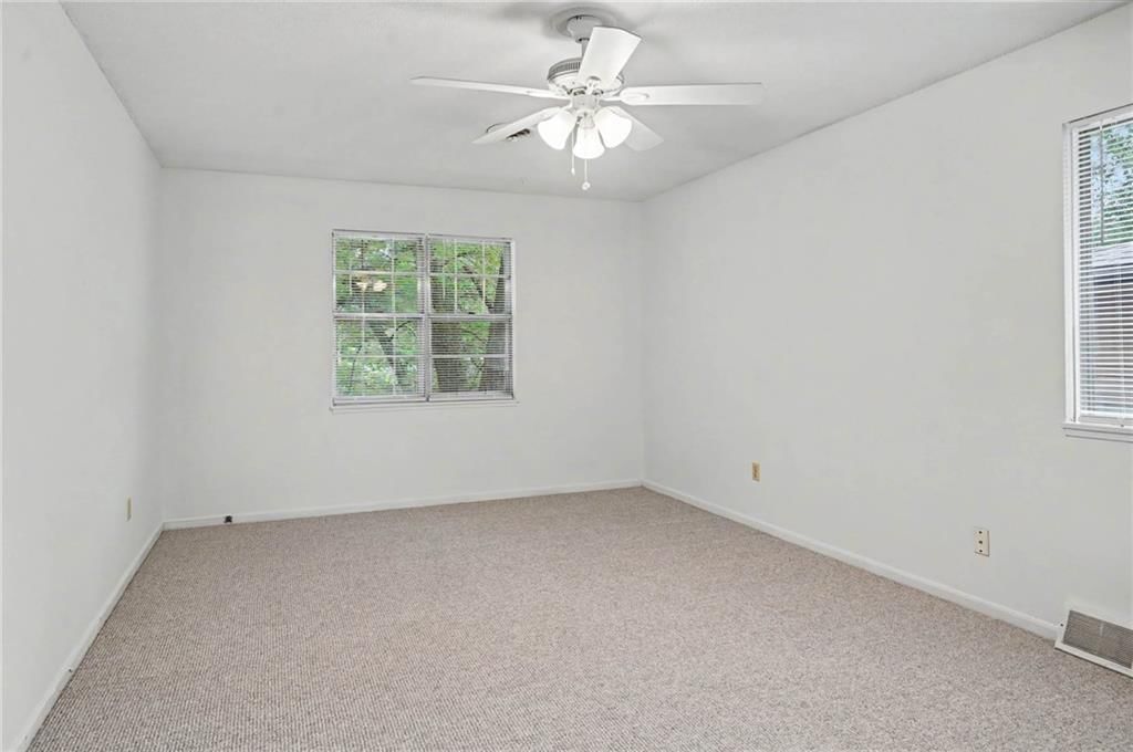 Photo 17 of 24 - 9734 Hadley Drive, Overland Park, KS 66212