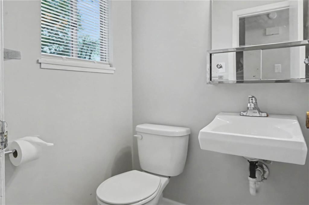 Photo 18 of 24 - 9734 Hadley Drive, Overland Park, KS 66212