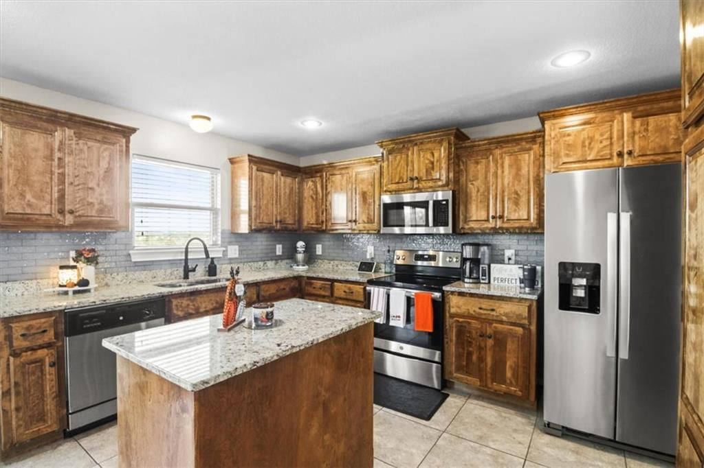 Photo 8 of 30 - 1252 NW High View Drive, Grain Valley, MO 64029