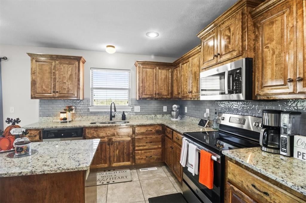 Photo 11 of 30 - 1252 NW High View Drive, Grain Valley, MO 64029