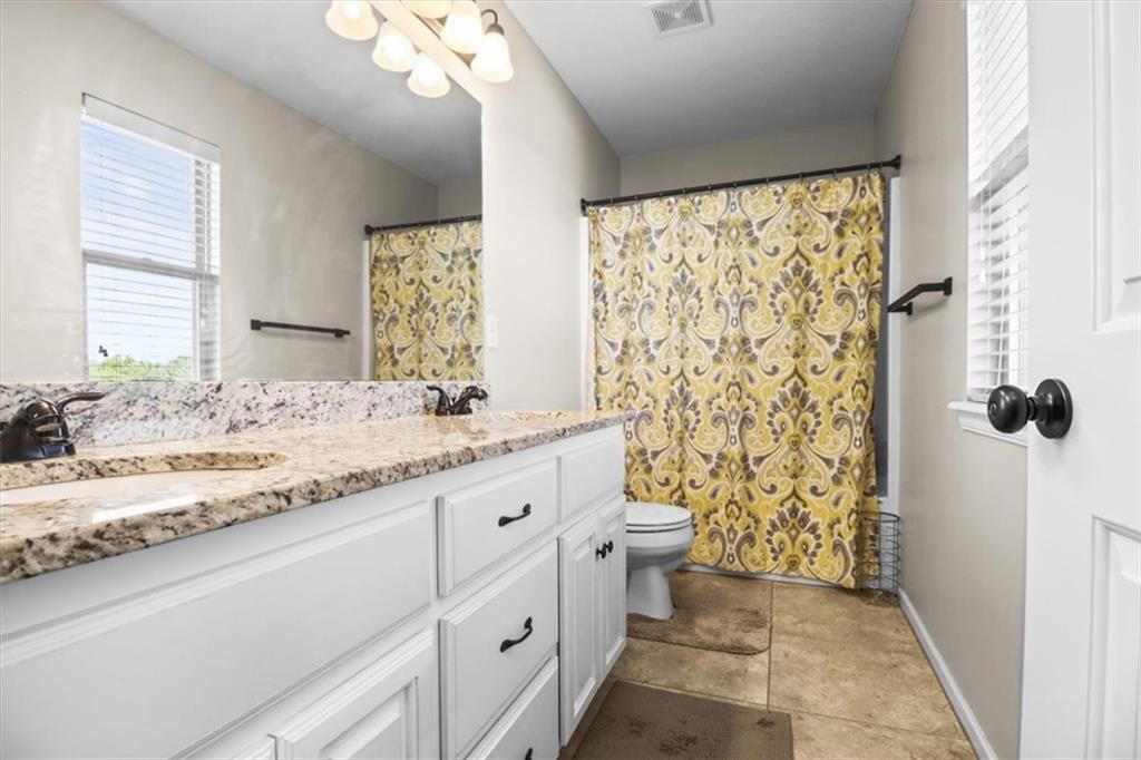 Photo 15 of 30 - 1252 NW High View Drive, Grain Valley, MO 64029