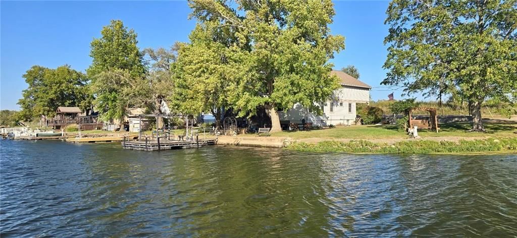 Photo 12 of 13 - 15836 Gardner East Road, Gardner, KS 66030