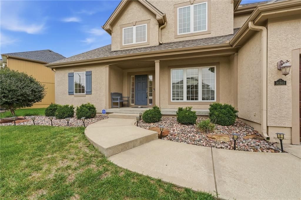 Photo 2 of 50 - 10303 N Dallas Avenue, Kansas City, MO 64154