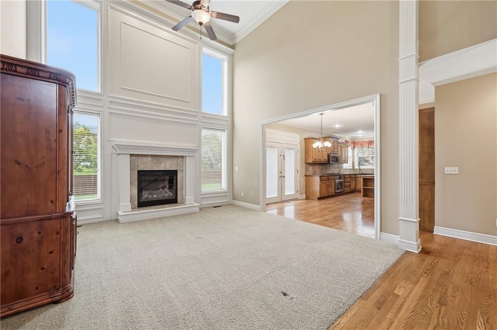 Photo 5 of 50 - 10303 N Dallas Avenue, Kansas City, MO 64154