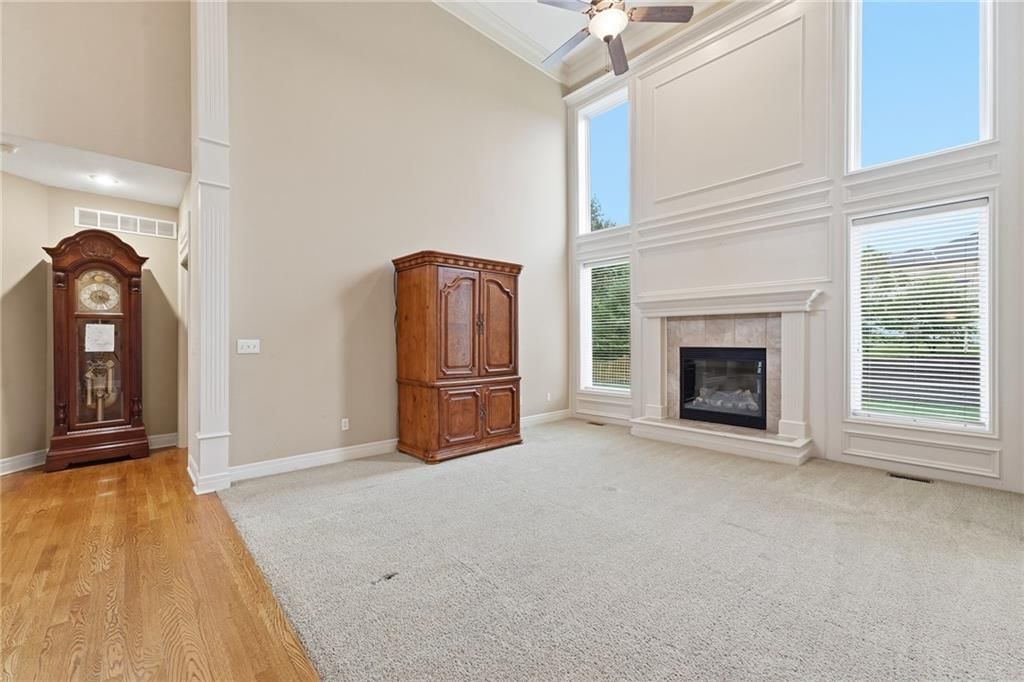 Photo 6 of 50 - 10303 N Dallas Avenue, Kansas City, MO 64154