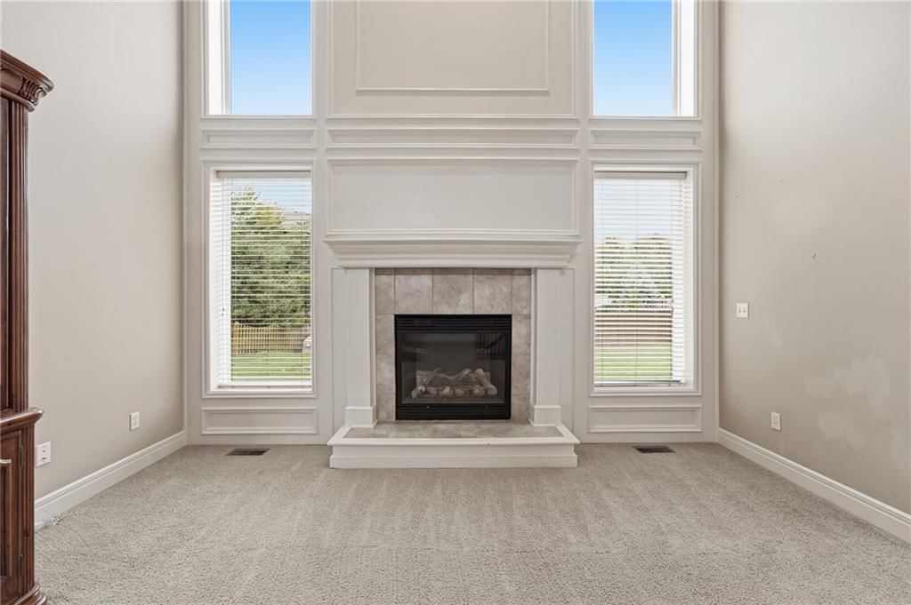 Photo 9 of 50 - 10303 N Dallas Avenue, Kansas City, MO 64154