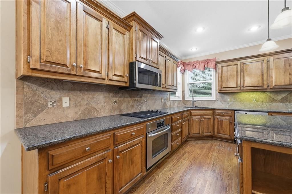 Photo 14 of 50 - 10303 N Dallas Avenue, Kansas City, MO 64154
