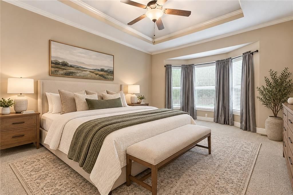 Tray ceiling and carpet at 10303 N Dallas Avenue, Kansas City, MO 64154