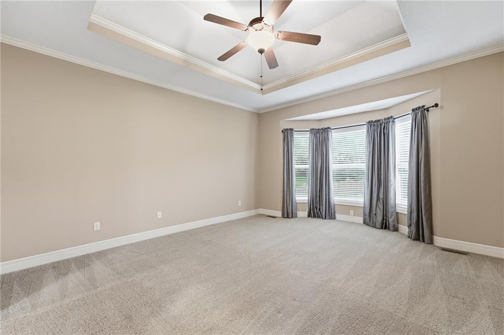 Photo 17 of 50 - 10303 N Dallas Avenue, Kansas City, MO 64154