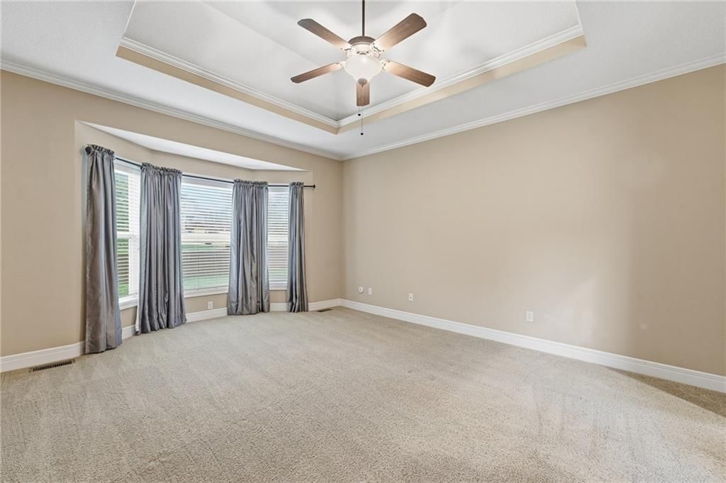 Photo 19 of 50 - 10303 N Dallas Avenue, Kansas City, MO 64154