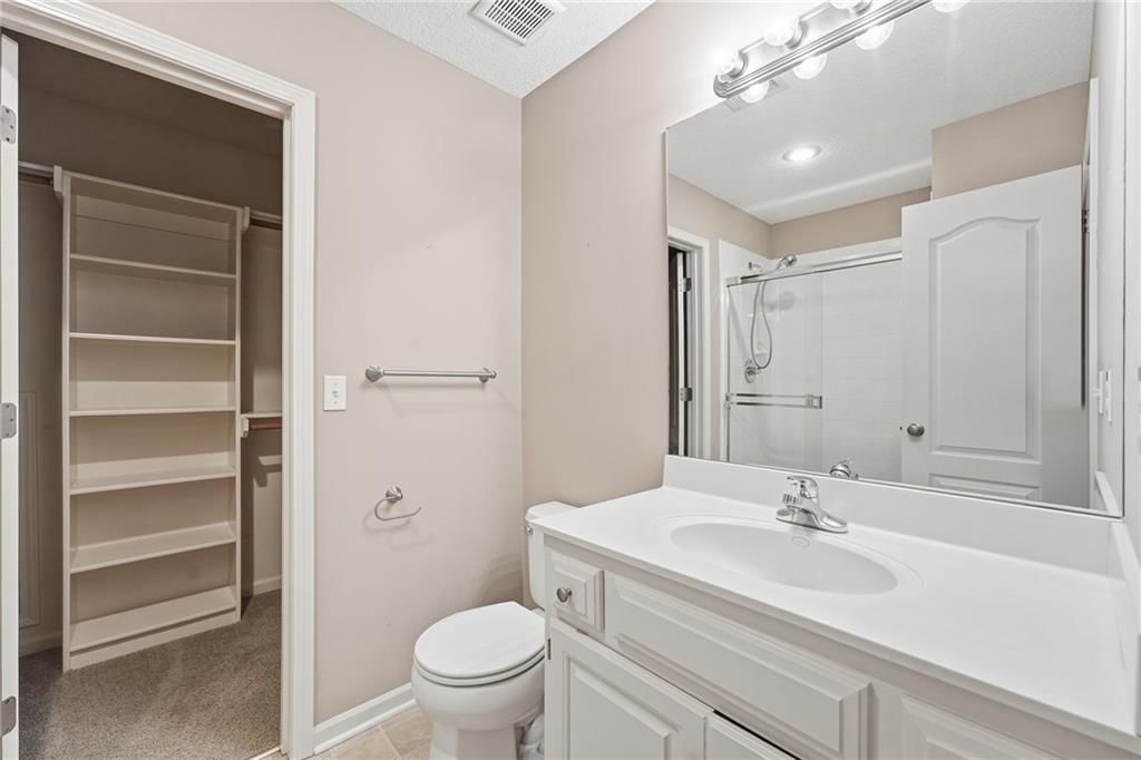 Photo 28 of 50 - 10303 N Dallas Avenue, Kansas City, MO 64154