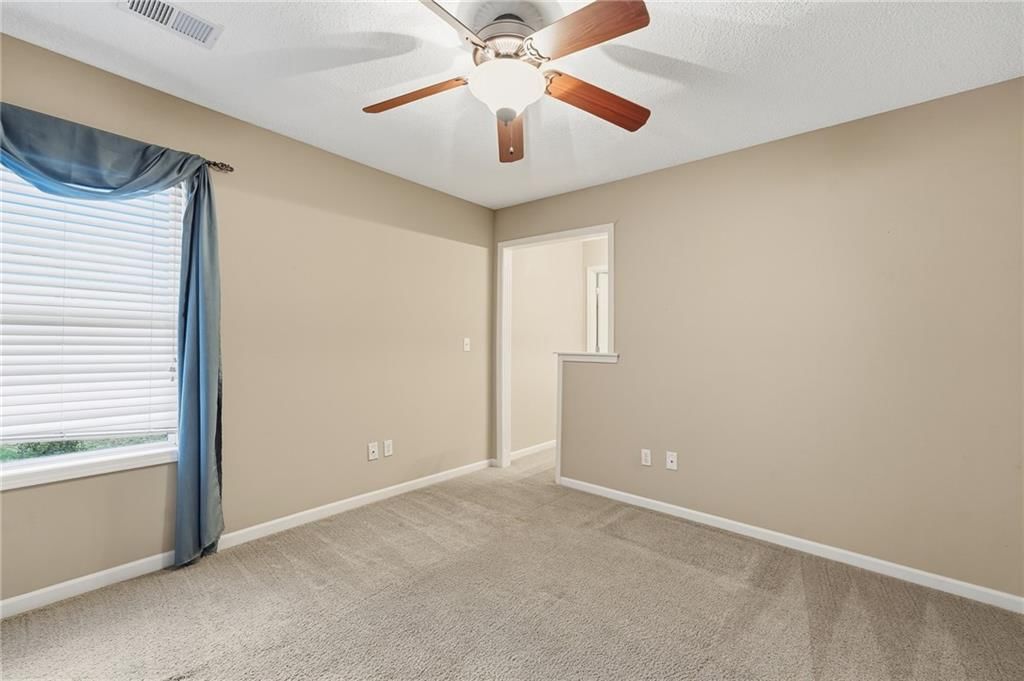 Photo 29 of 50 - 10303 N Dallas Avenue, Kansas City, MO 64154