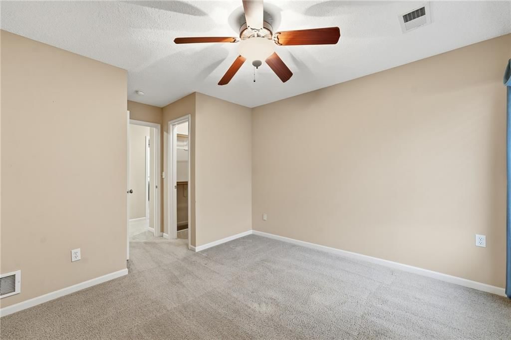 Photo 30 of 50 - 10303 N Dallas Avenue, Kansas City, MO 64154