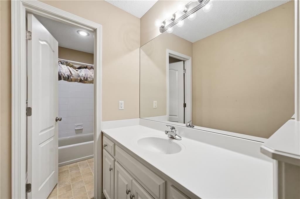 Photo 31 of 50 - 10303 N Dallas Avenue, Kansas City, MO 64154