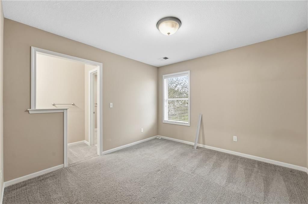 Photo 32 of 50 - 10303 N Dallas Avenue, Kansas City, MO 64154