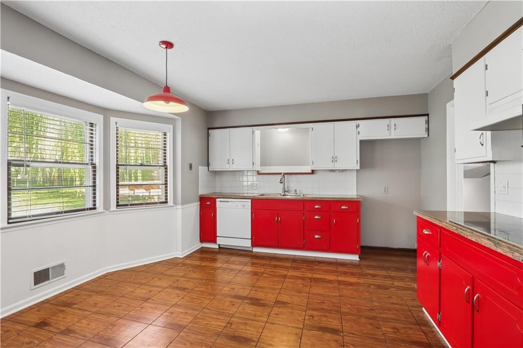 Photo 5 of 25 - 9532 Benson Street, Overland Park, KS 66212