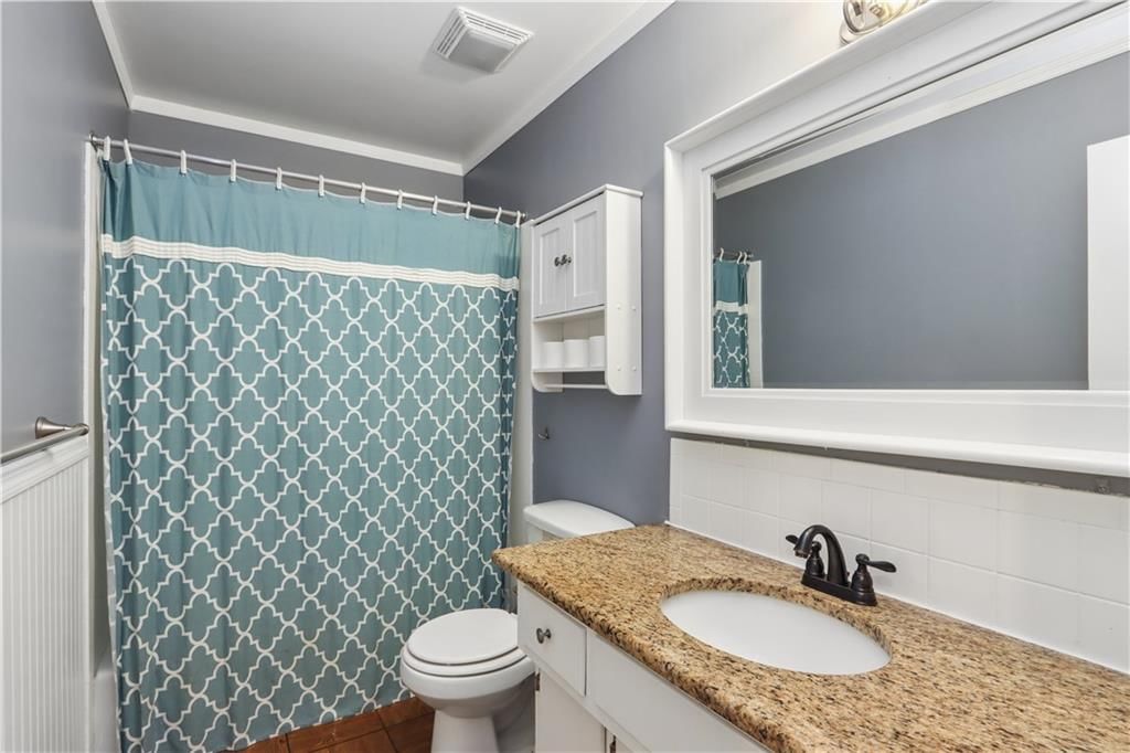 Photo 10 of 25 - 9532 Benson Street, Overland Park, KS 66212