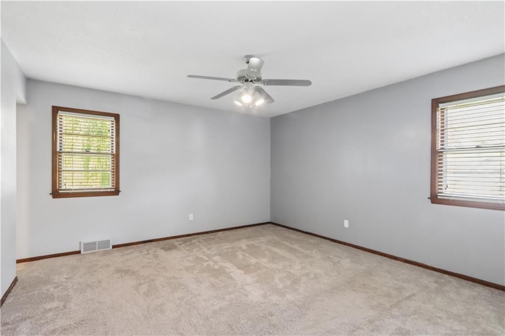 Photo 14 of 25 - 9532 Benson Street, Overland Park, KS 66212