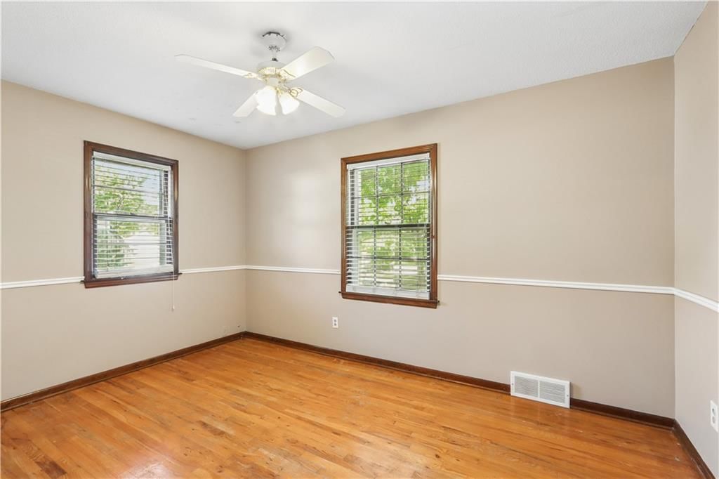 Photo 15 of 25 - 9532 Benson Street, Overland Park, KS 66212