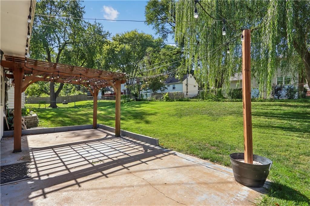 Photo 23 of 25 - 9532 Benson Street, Overland Park, KS 66212