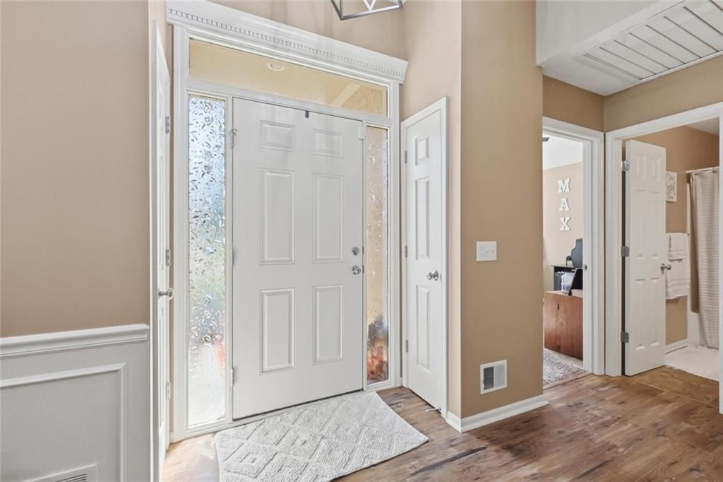 Photo 5 of 46 - 11226 N Belleview Avenue, Kansas City, MO 64155