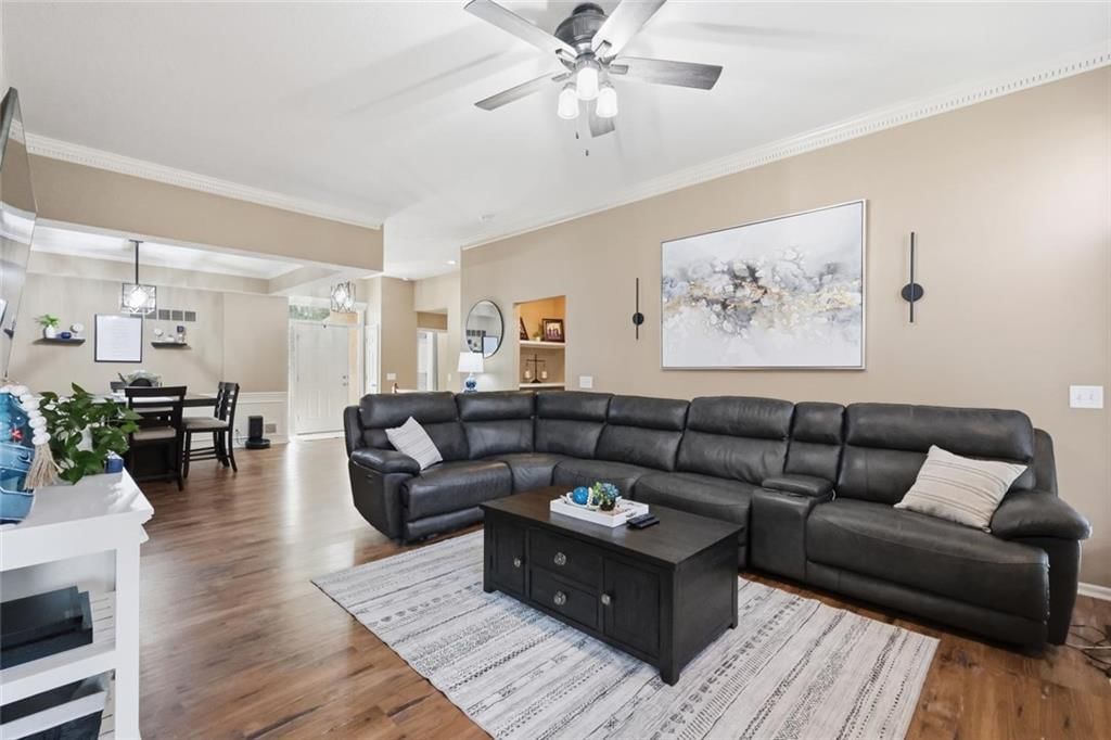 Photo 9 of 46 - 11226 N Belleview Avenue, Kansas City, MO 64155