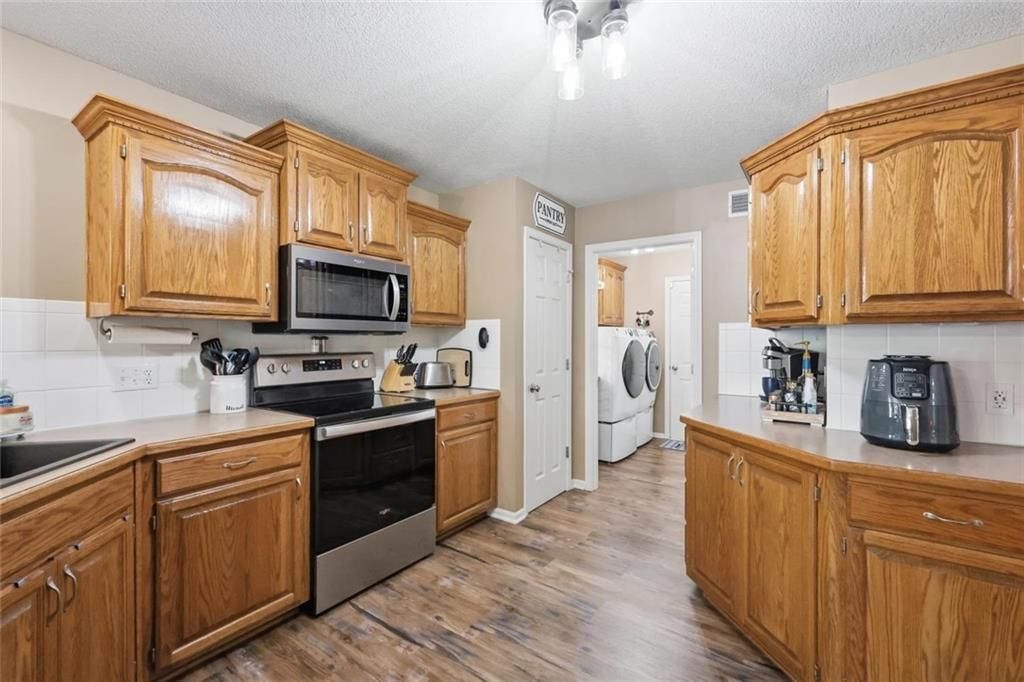 Photo 16 of 46 - 11226 N Belleview Avenue, Kansas City, MO 64155