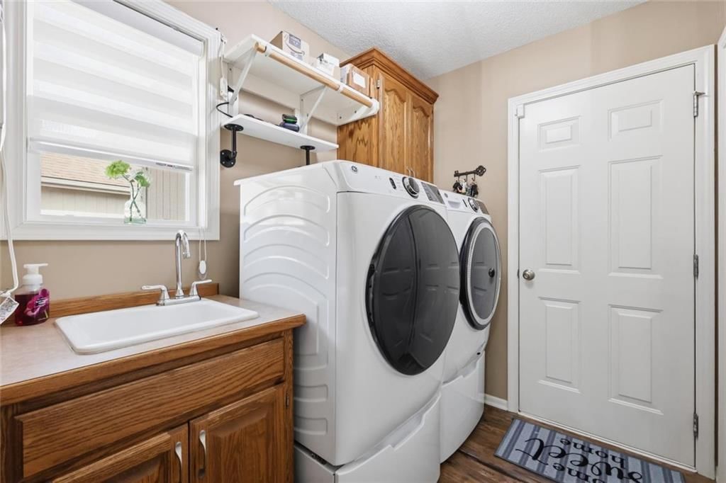 Photo 20 of 46 - 11226 N Belleview Avenue, Kansas City, MO 64155