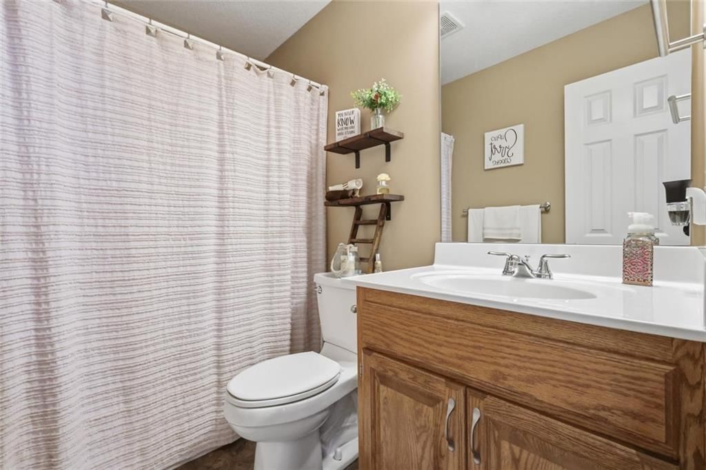 Photo 27 of 46 - 11226 N Belleview Avenue, Kansas City, MO 64155
