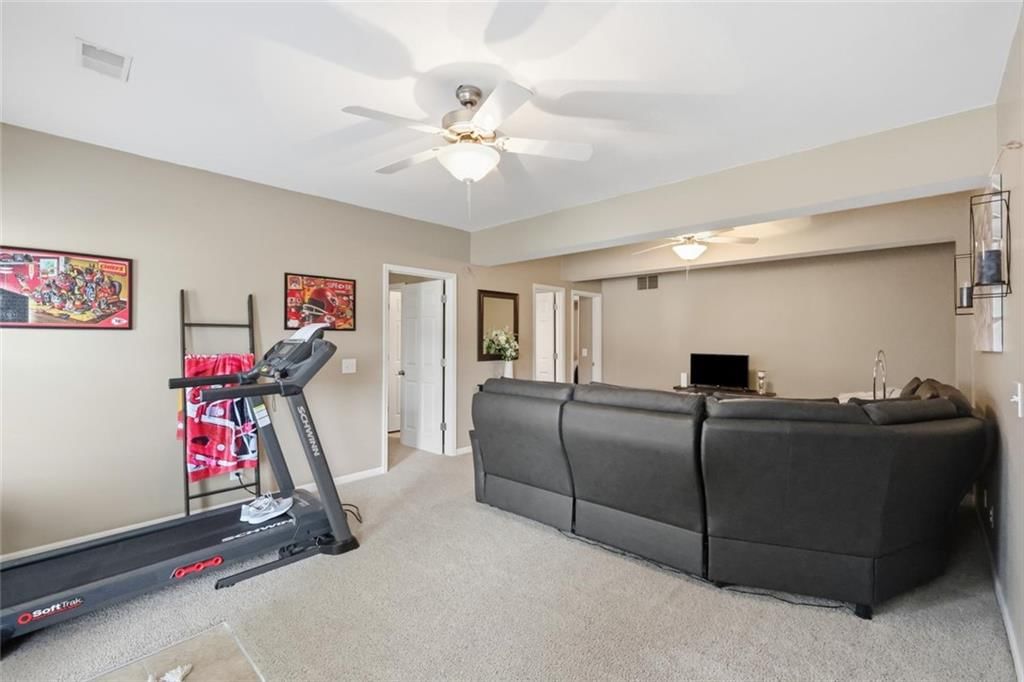 Photo 31 of 46 - 11226 N Belleview Avenue, Kansas City, MO 64155
