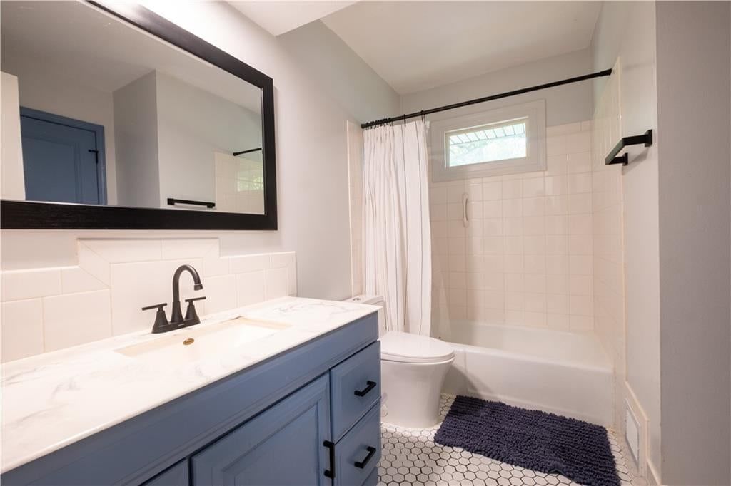 Photo 11 of 24 - 1152 NE 84th Terrace, Kansas City, MO 64155